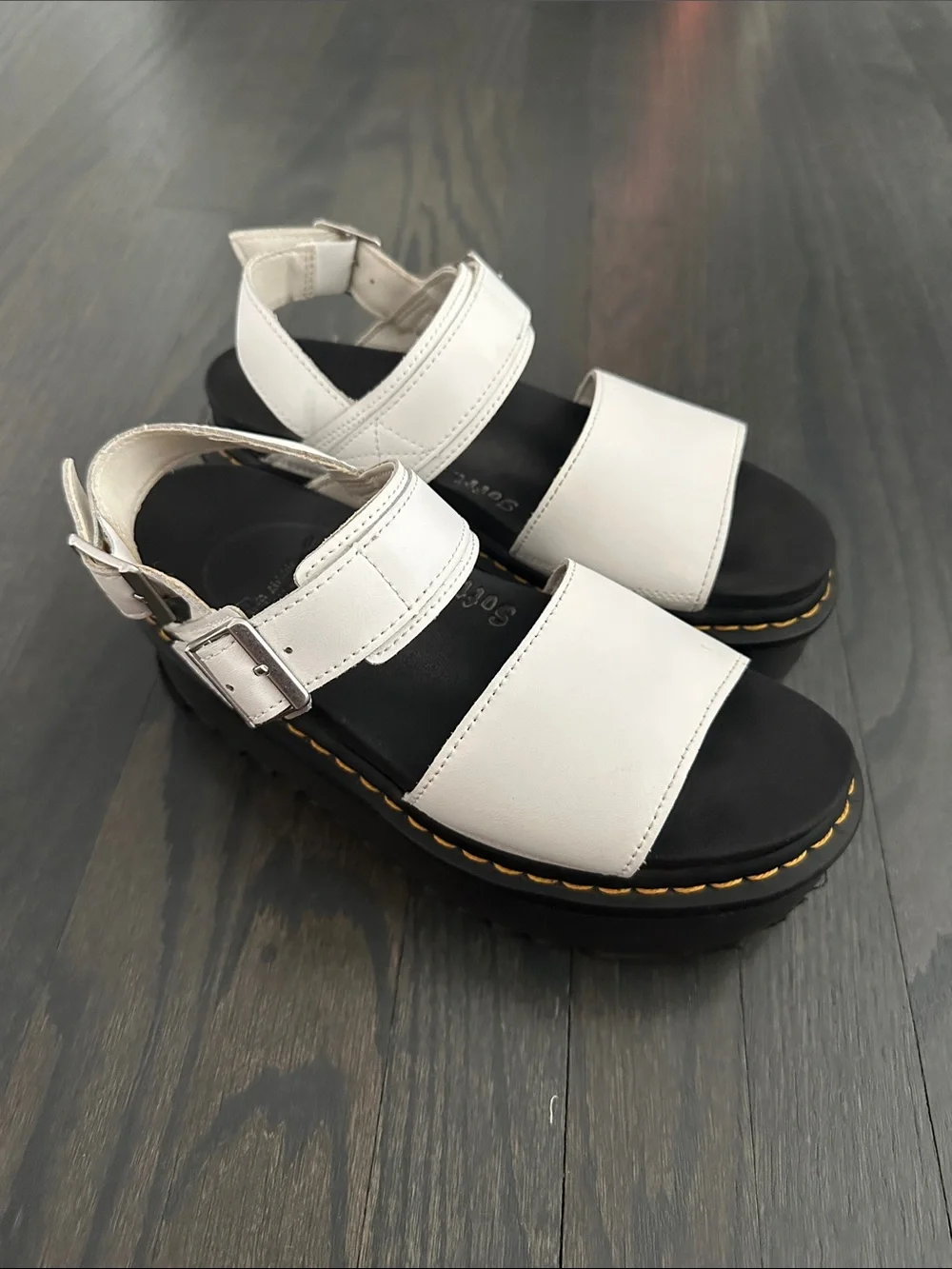 DR. MARTENS WOMEN'S VOSS LEATHER STRAP PLATFORM SANDAL